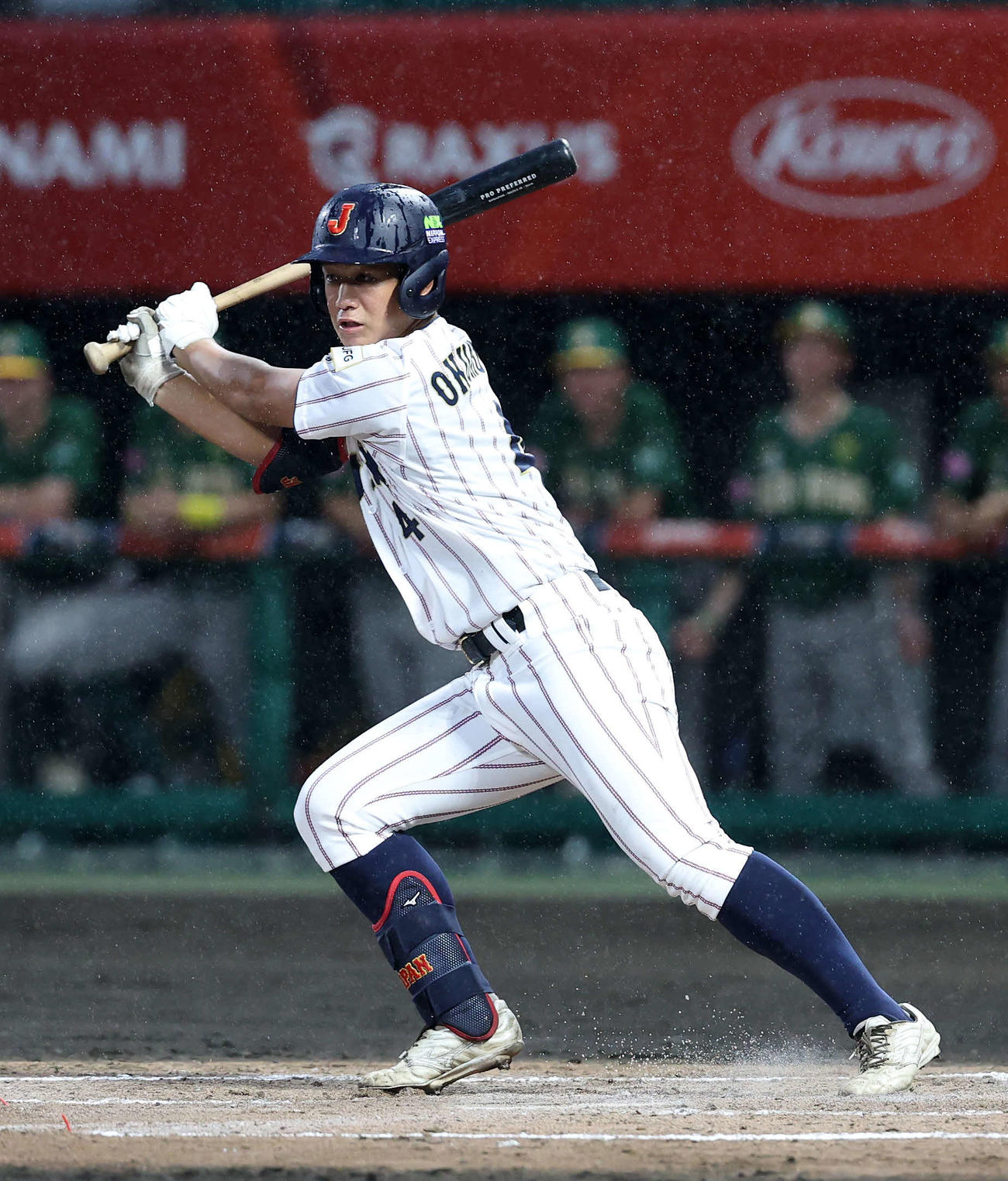 南アフリカ対日本　1回裏日本2死一塁、奥村凌は左越え適時二塁打を放つ（撮影・鈴木正人）