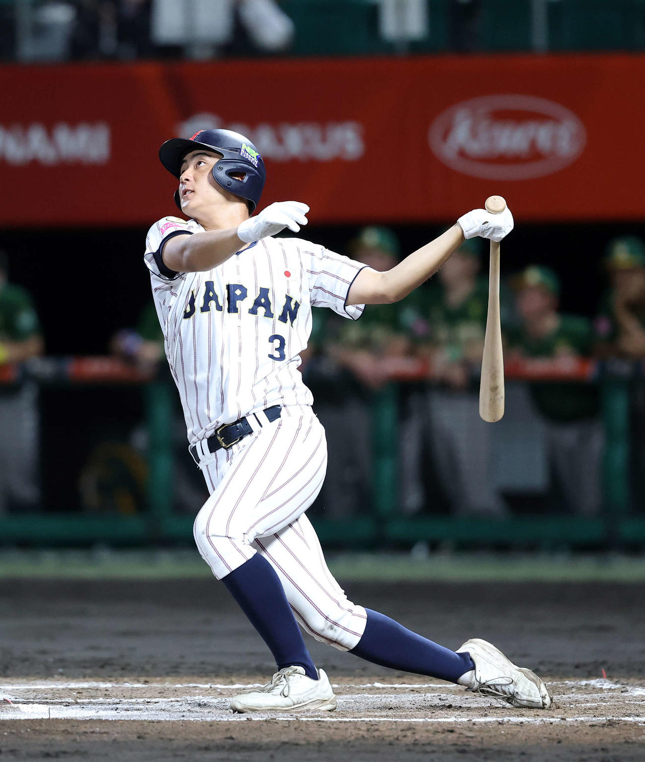 南アフリカ対日本　3回裏日本1死一塁、今岡は左越え2点本塁打を放つ（撮影・鈴木正人）