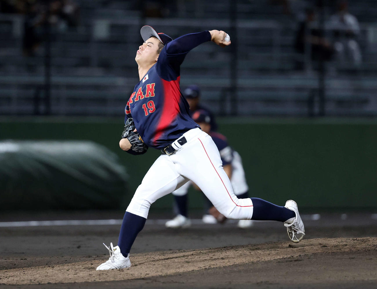 日本対プエルトリコ　力投する日本先発の奥村頼（撮影・鈴木正人）