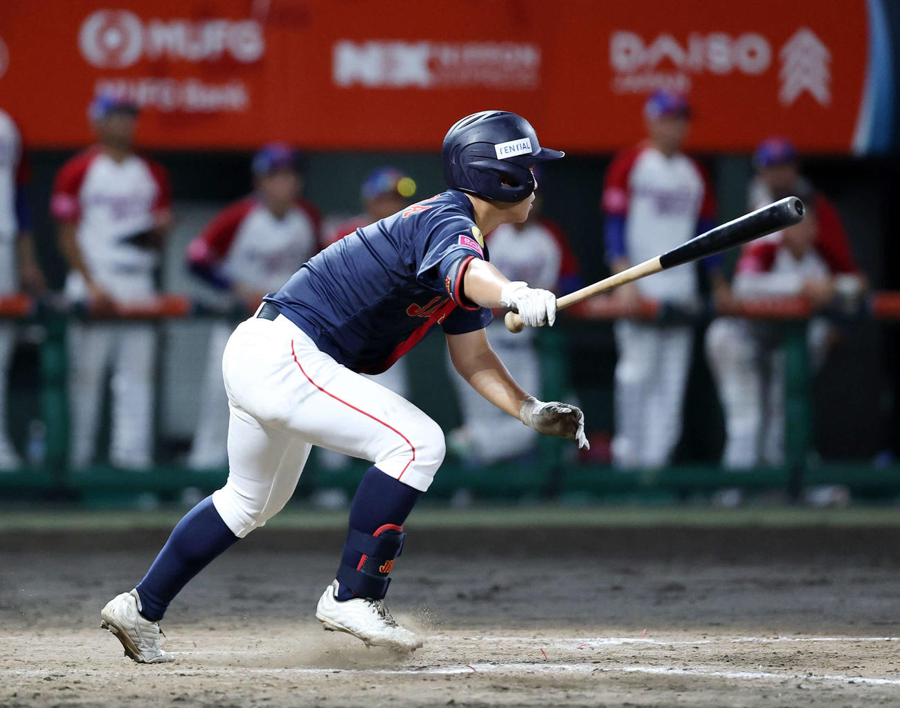 日本対プエルトリコ　6回表日本1死、奥村凌は中前打を放つ（撮影・鈴木正人）