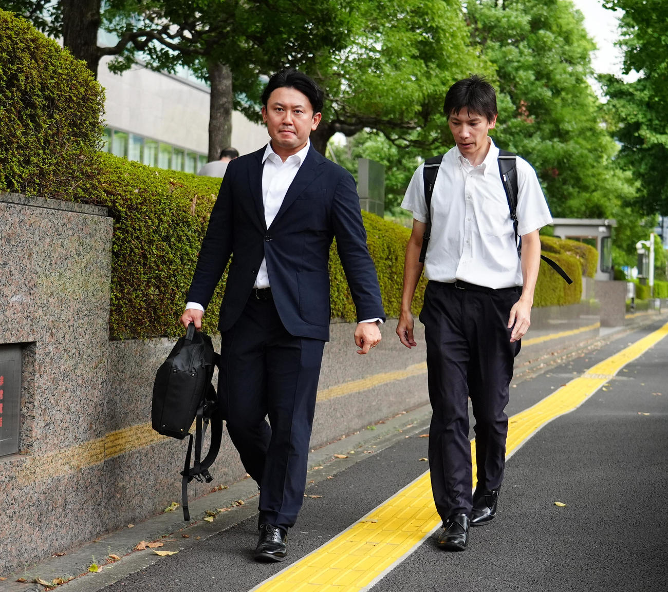 広陵部内暴力問題の関連し加害生徒が名誉毀損（きそん）で東京地検に告訴、代理人弁護士が入庁する（撮影・清水貴仁）