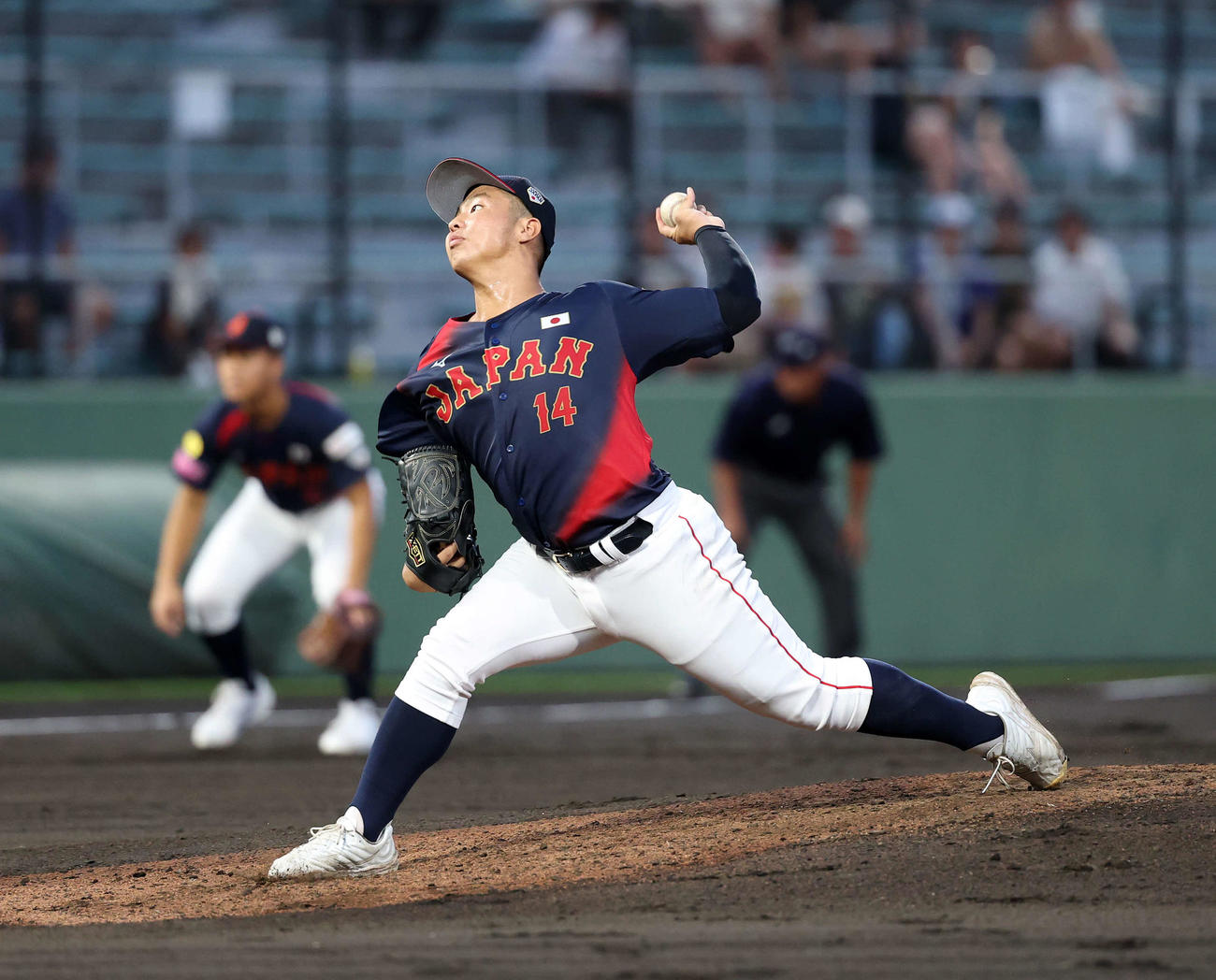 日本対アメリカ　力投する日本先発の末吉（撮影・鈴木正人）