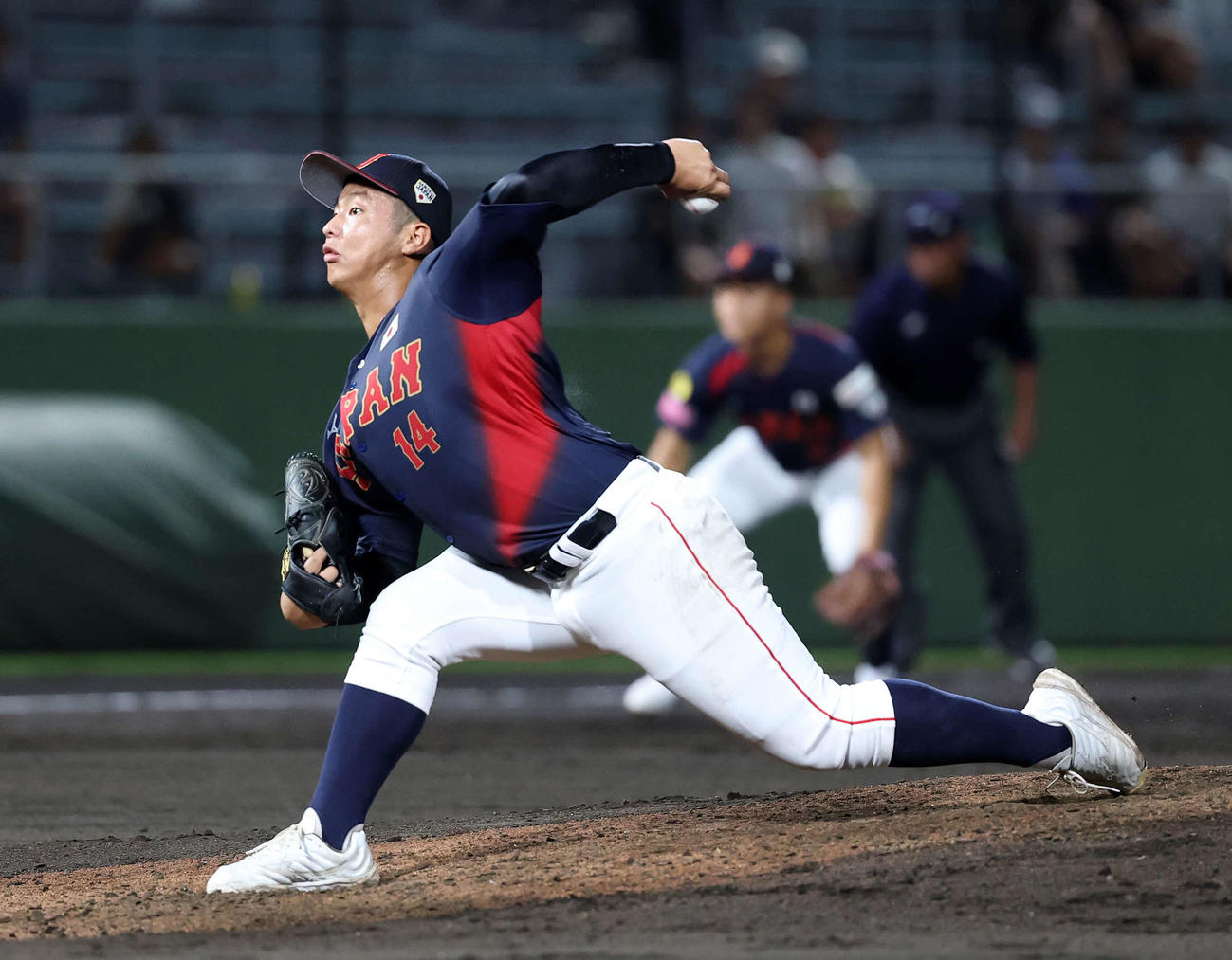 日本対アメリカ　力投する日本先発の末吉（撮影・鈴木正人）