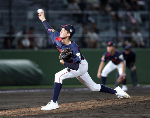日本対アメリカ 力投する日本2番手の早瀬(撮影・鈴木正人)
