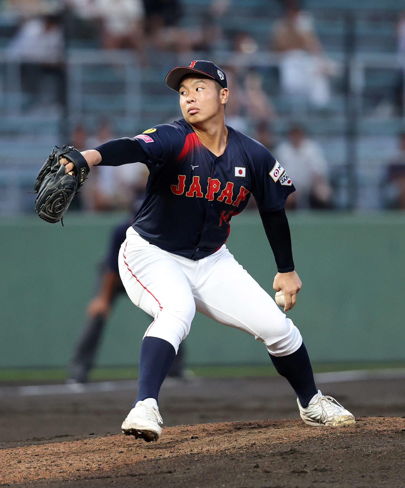 日本対アメリカ　力投する日本先発の末吉（撮影・鈴木正人）
