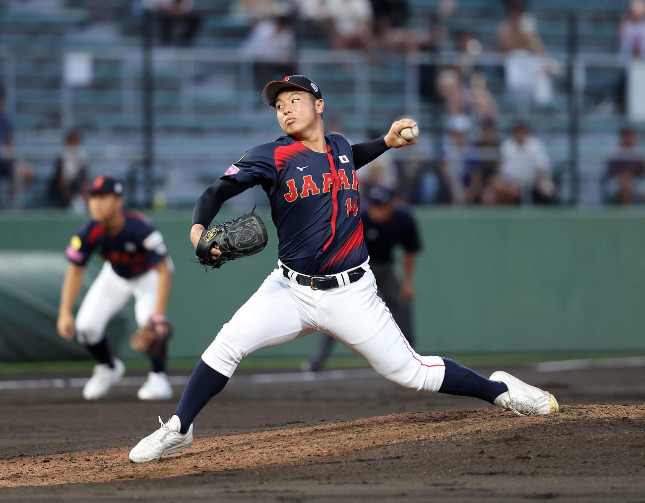 日本対アメリカ　力投する日本先発の末吉（撮影・鈴木正人）