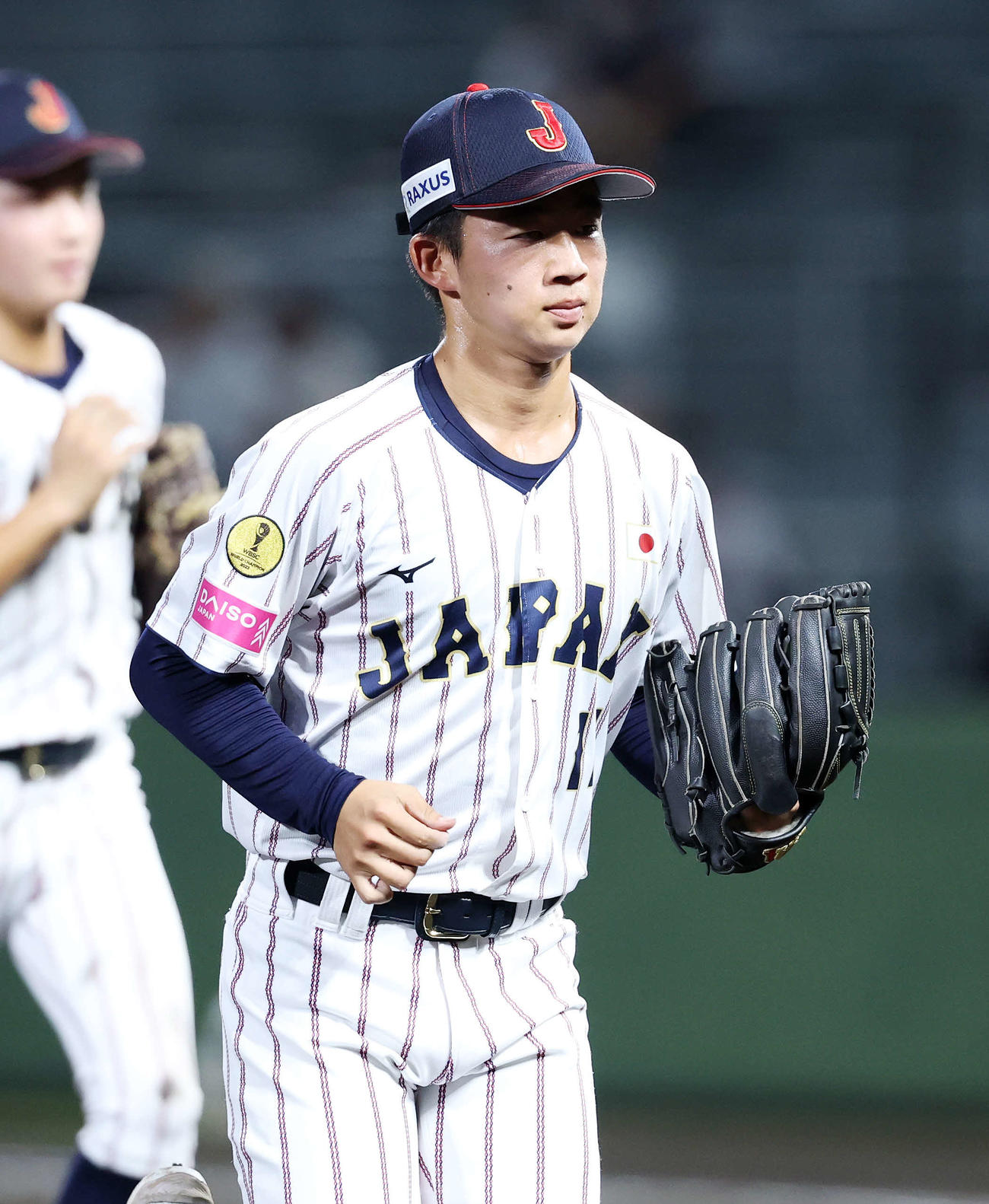 パナマ対日本　2回表、パナマの攻撃を抑えベンチに引き揚げる日本・森下（撮影・鈴木正人）