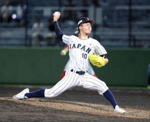パナマ対日本　力投する日本4番手の中野（撮影・鈴木正人）