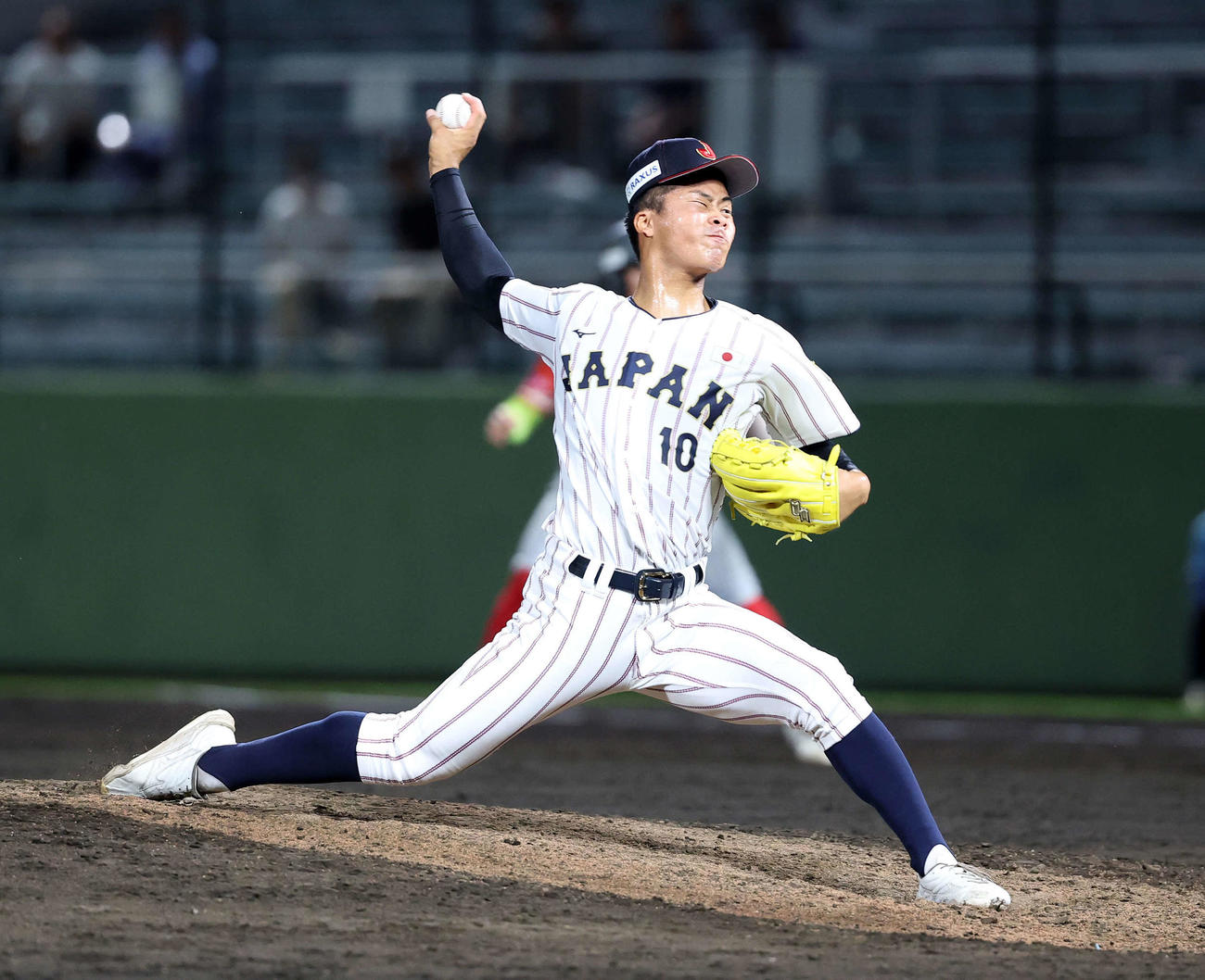 パナマ対日本　力投する日本4番手の中野（撮影・鈴木正人）