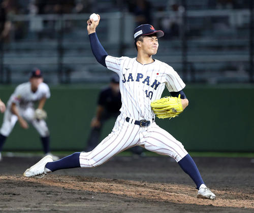 台湾対日本 力投する日本3番手の中野(撮影・鈴木正人)