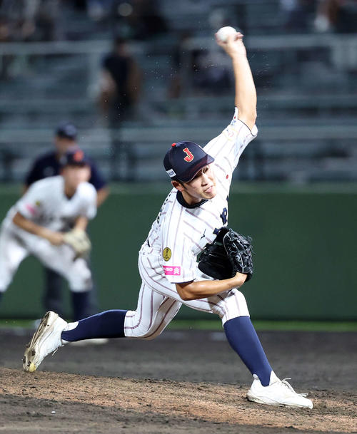 台湾対日本 力投する日本4番手の坂本(撮影・鈴木正人)
