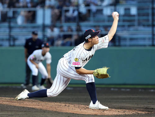 台湾対日本 力投する日本先発の下重(撮影・鈴木正人)