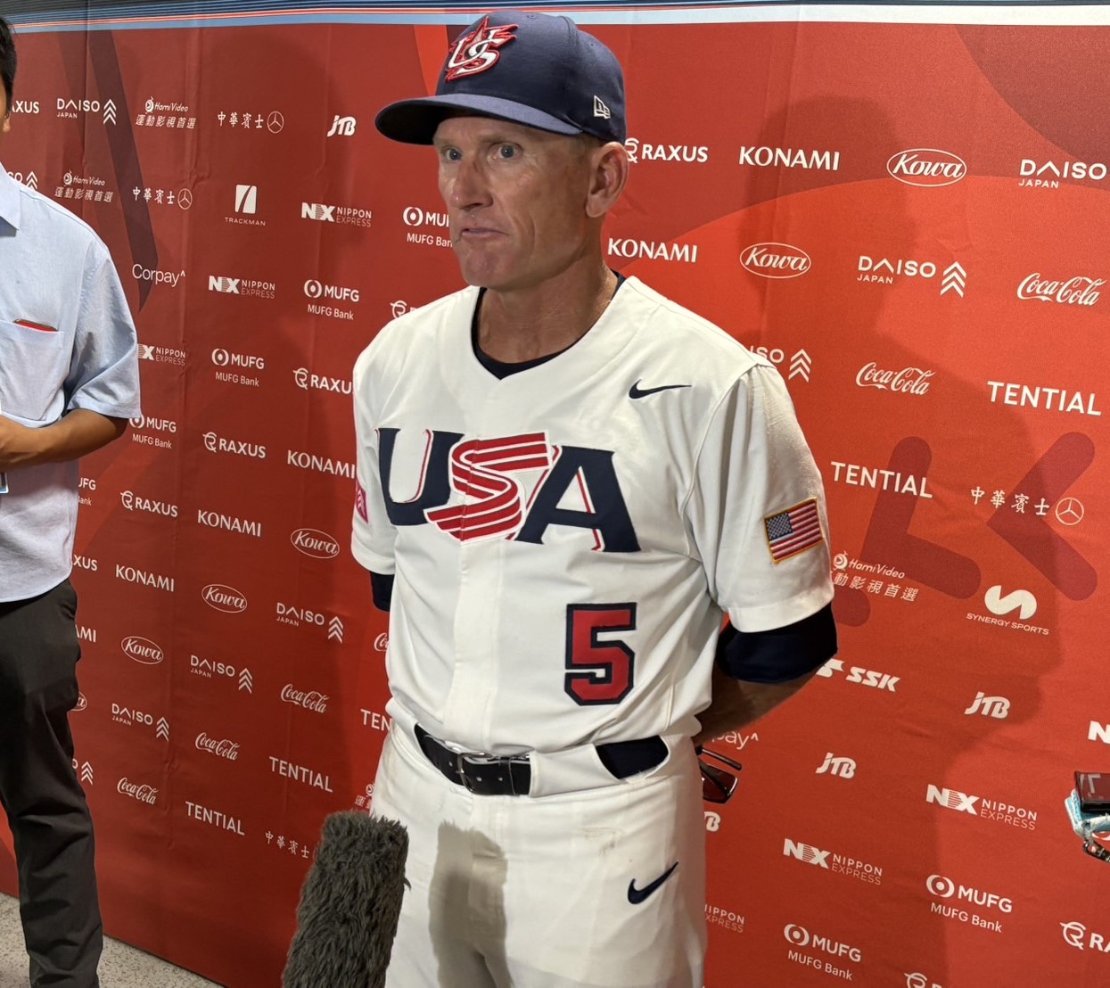 米国対プエルトリコ　米国のエクスタイン監督が試合後に取材を受ける（撮影・林亮佑）