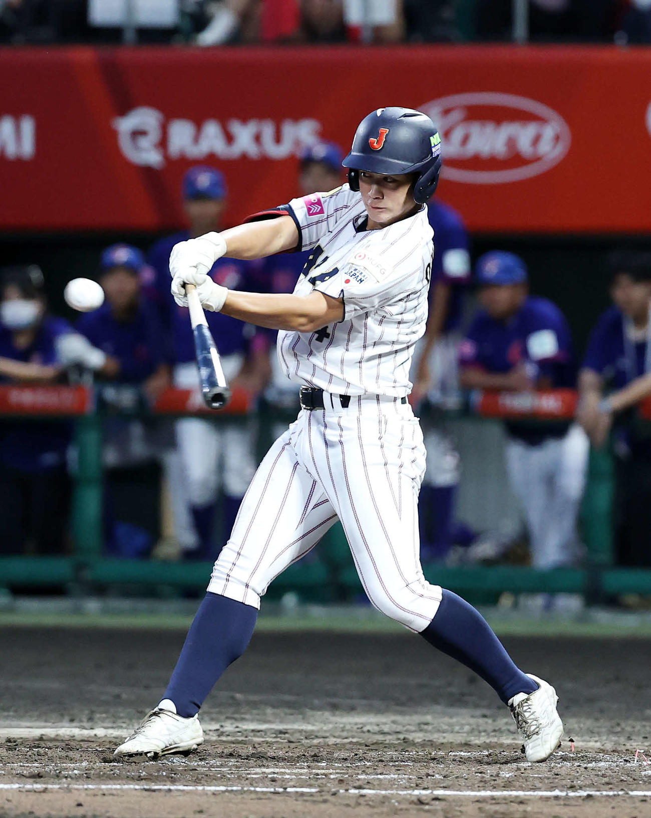 台湾対日本　1回裏日本2死二塁、奥村凌は左越え適時二塁打を放つ（撮影・鈴木正人）