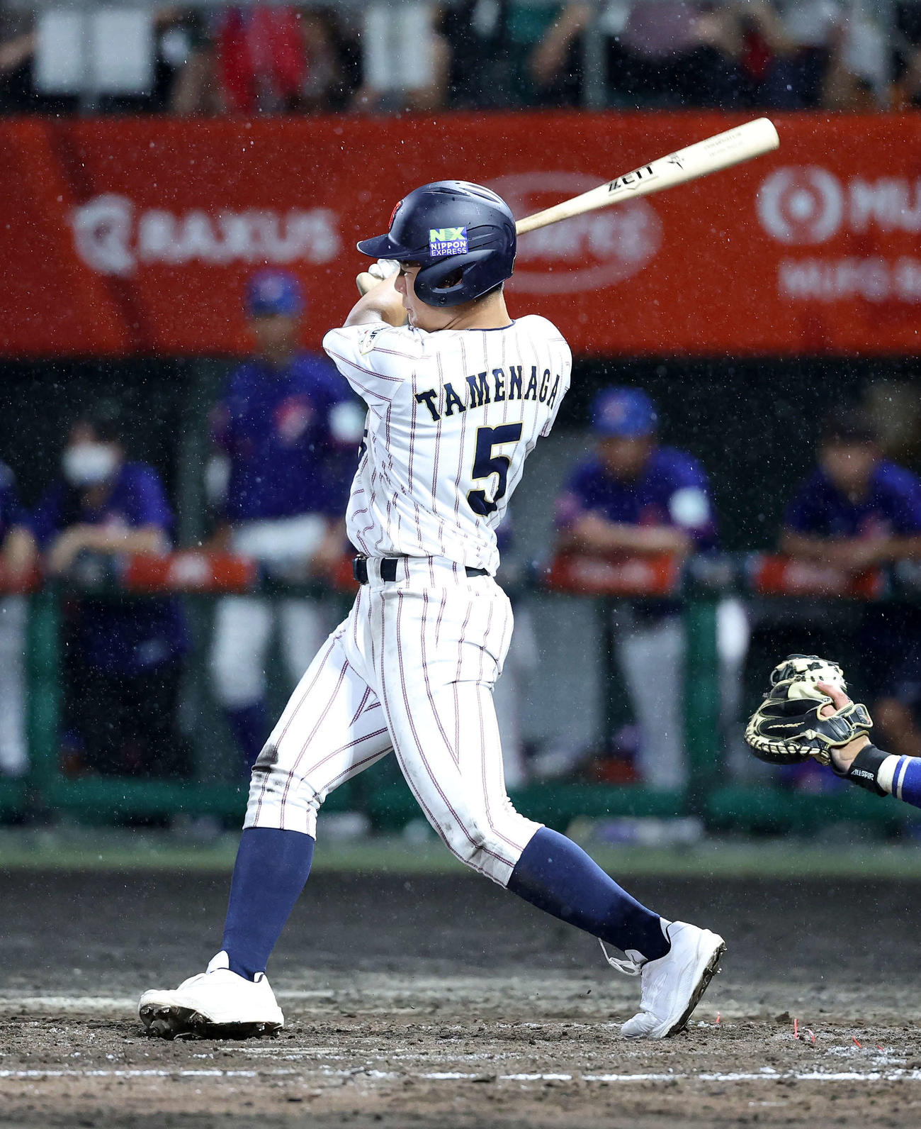 台湾対日本　2回裏日本2死一、二塁、為永は右越え適時二塁打を放つ（撮影・鈴木正人）