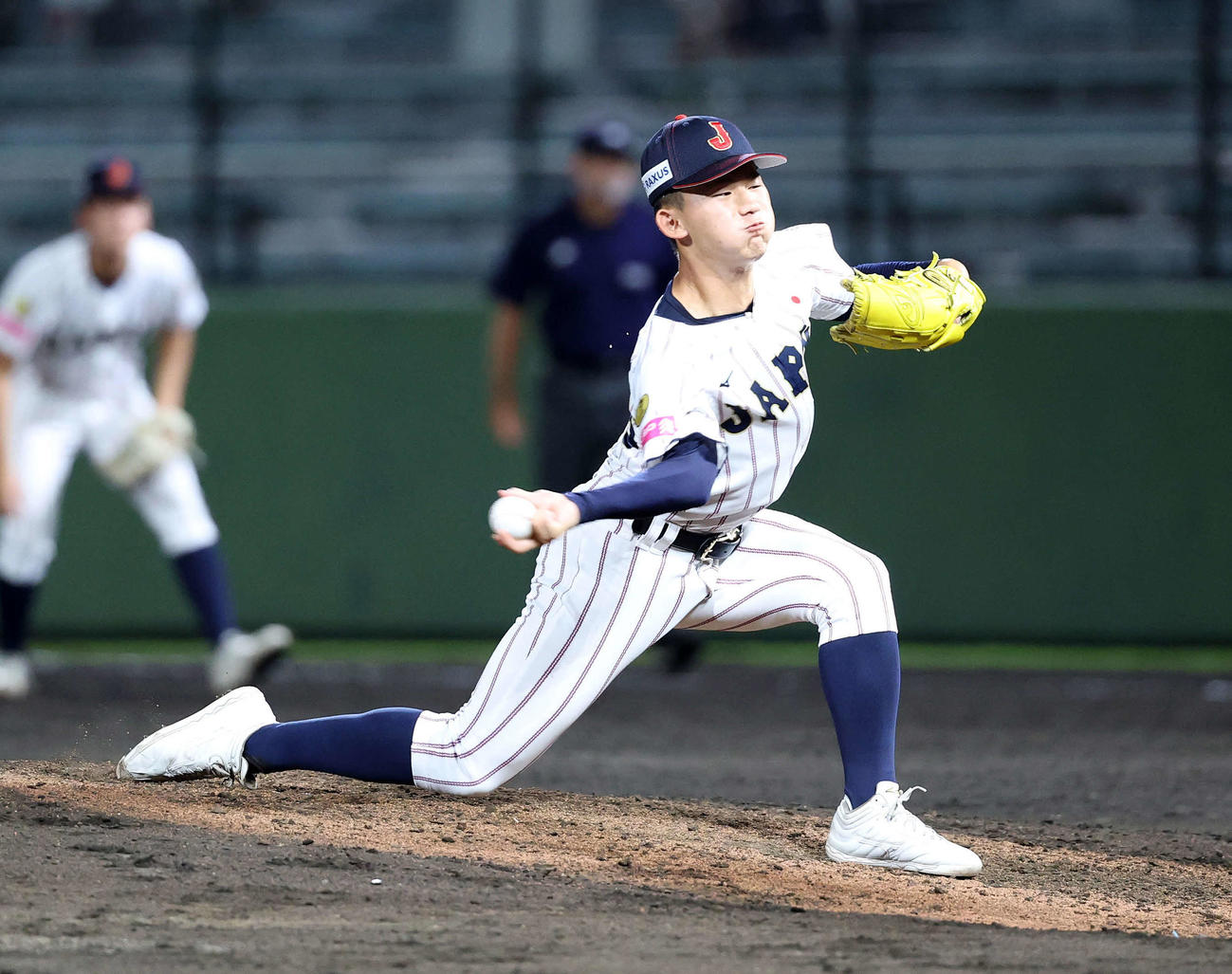 台湾対日本　力投する日本2番手の辻（撮影・鈴木正人）