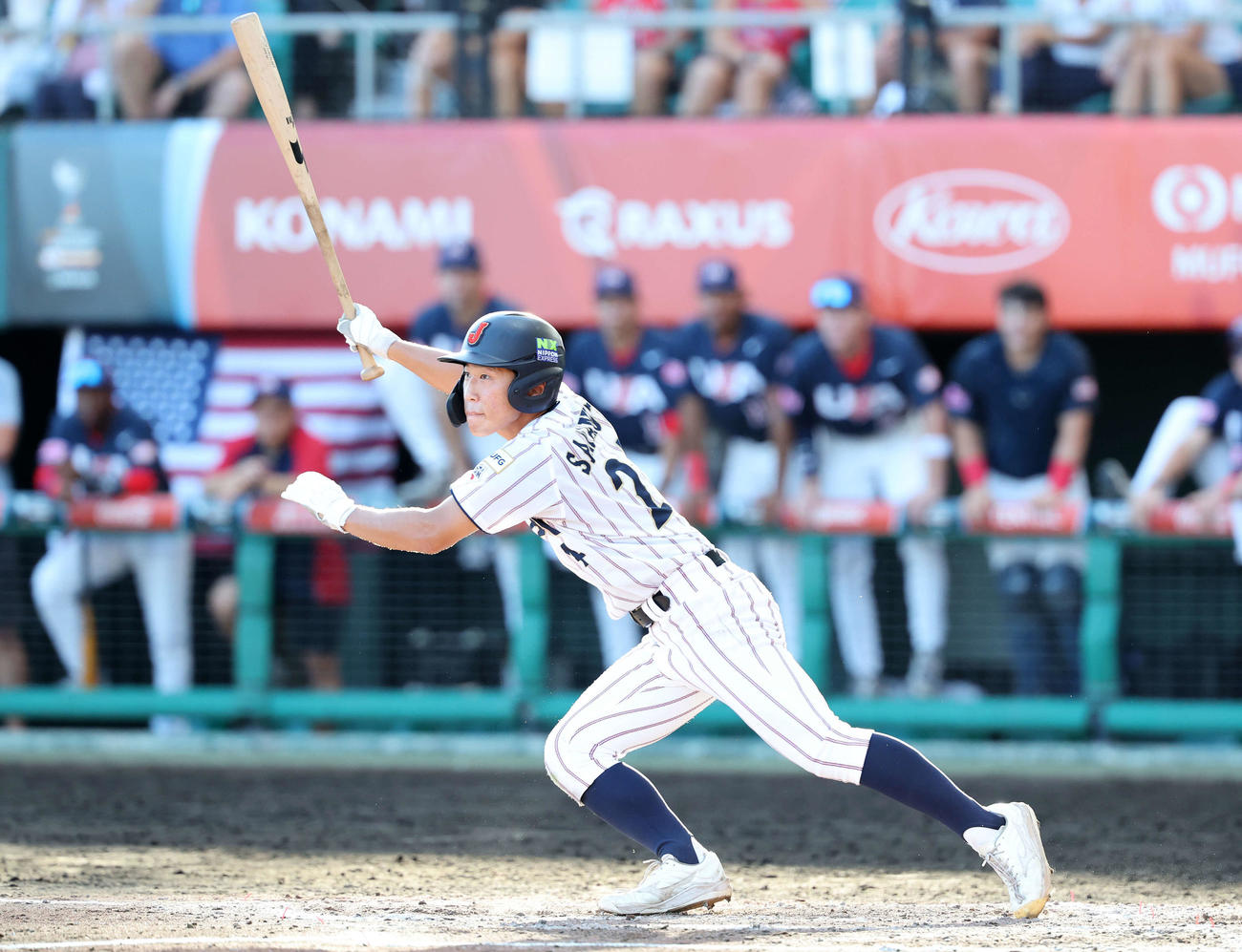 米国対日本　5回裏日本2死、坂本は左前打を放つ（撮影・鈴木正人）