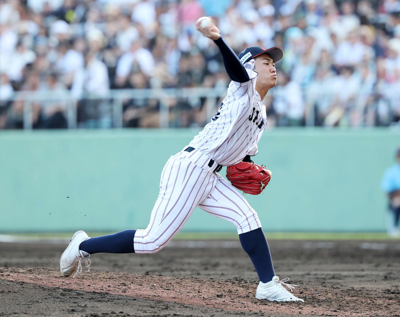 米国対日本　力投する日本2番手の石垣（撮影・鈴木正人）