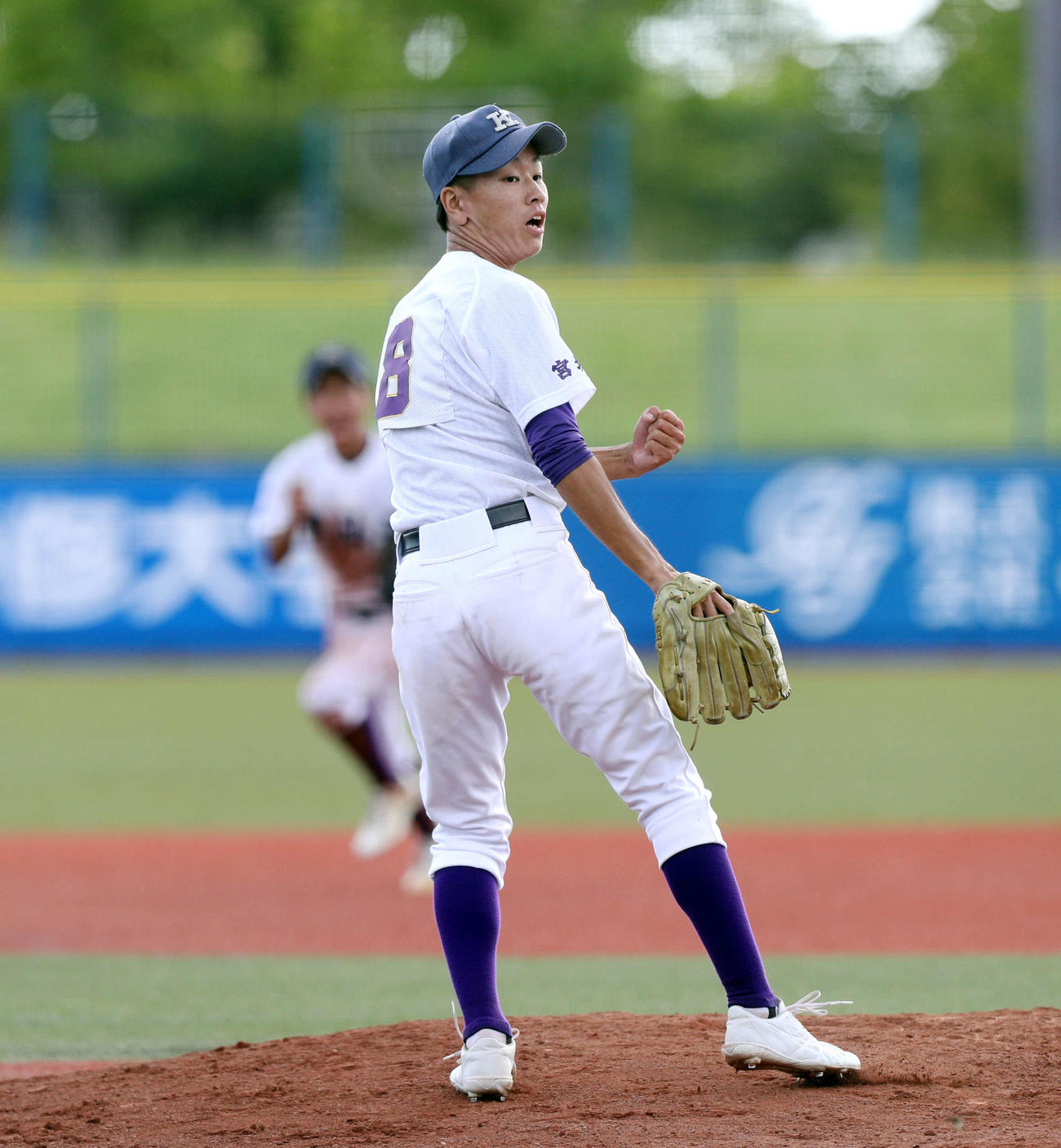 気仙沼対日本ウェルネス宮城　8回1死一、二塁を無失点で切り抜け、ガッツポーズする気仙沼・斉藤（撮影・木村有優）