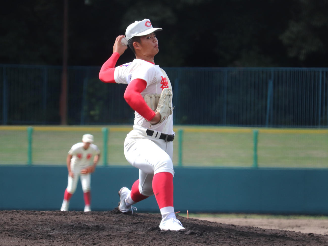 秋季奈良大会3回戦　橿原対智弁学園　3番手で登板した、智弁学園の背番号1・杉本