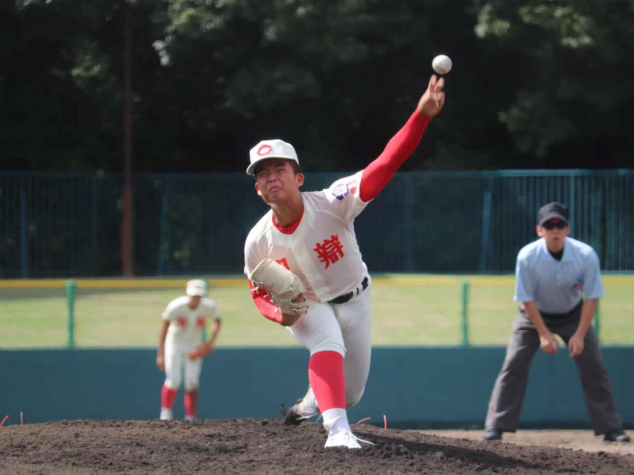 秋季奈良大会3回戦　橿原対智弁学園　3番手で登板した、智弁学園の背番号1・杉本