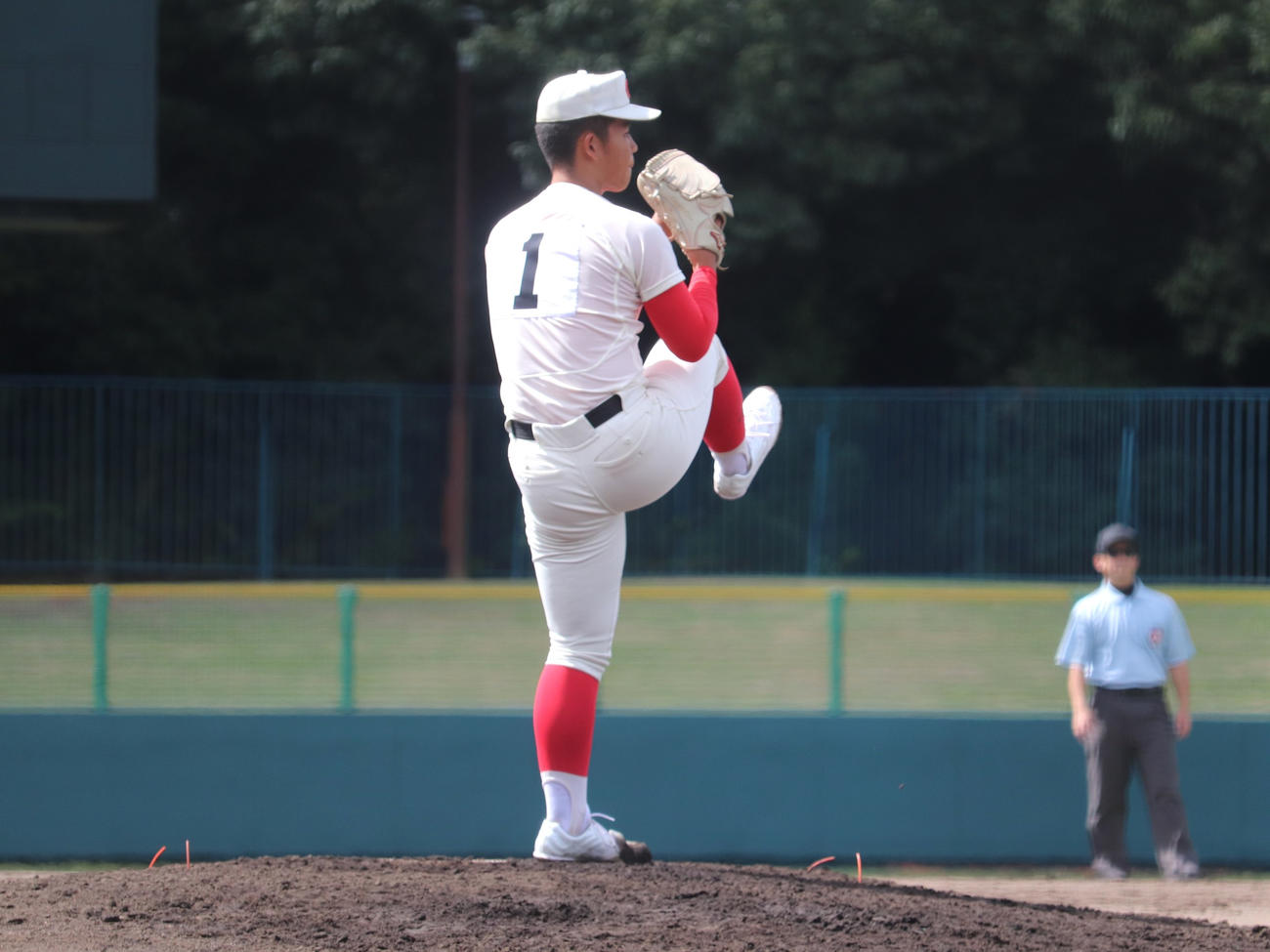 秋季奈良大会3回戦　橿原対智弁学園　3番手で登板した、智弁学園の背番号1・杉本