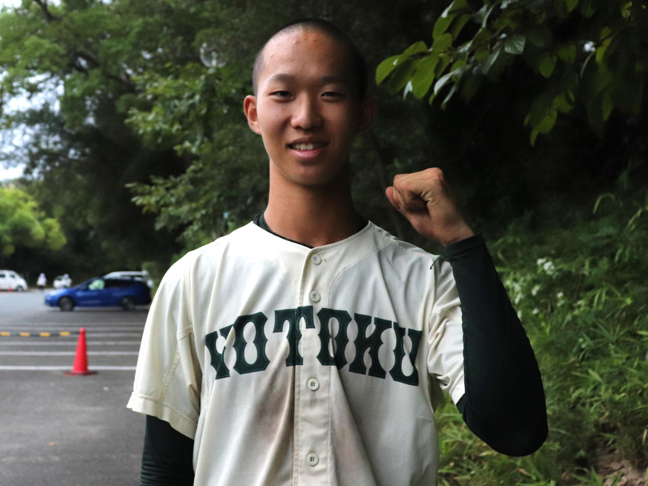 秋季兵庫大会3回戦　明石商対報徳学園　3番手で登板した、報徳学園・中尾（撮影・中島麗）