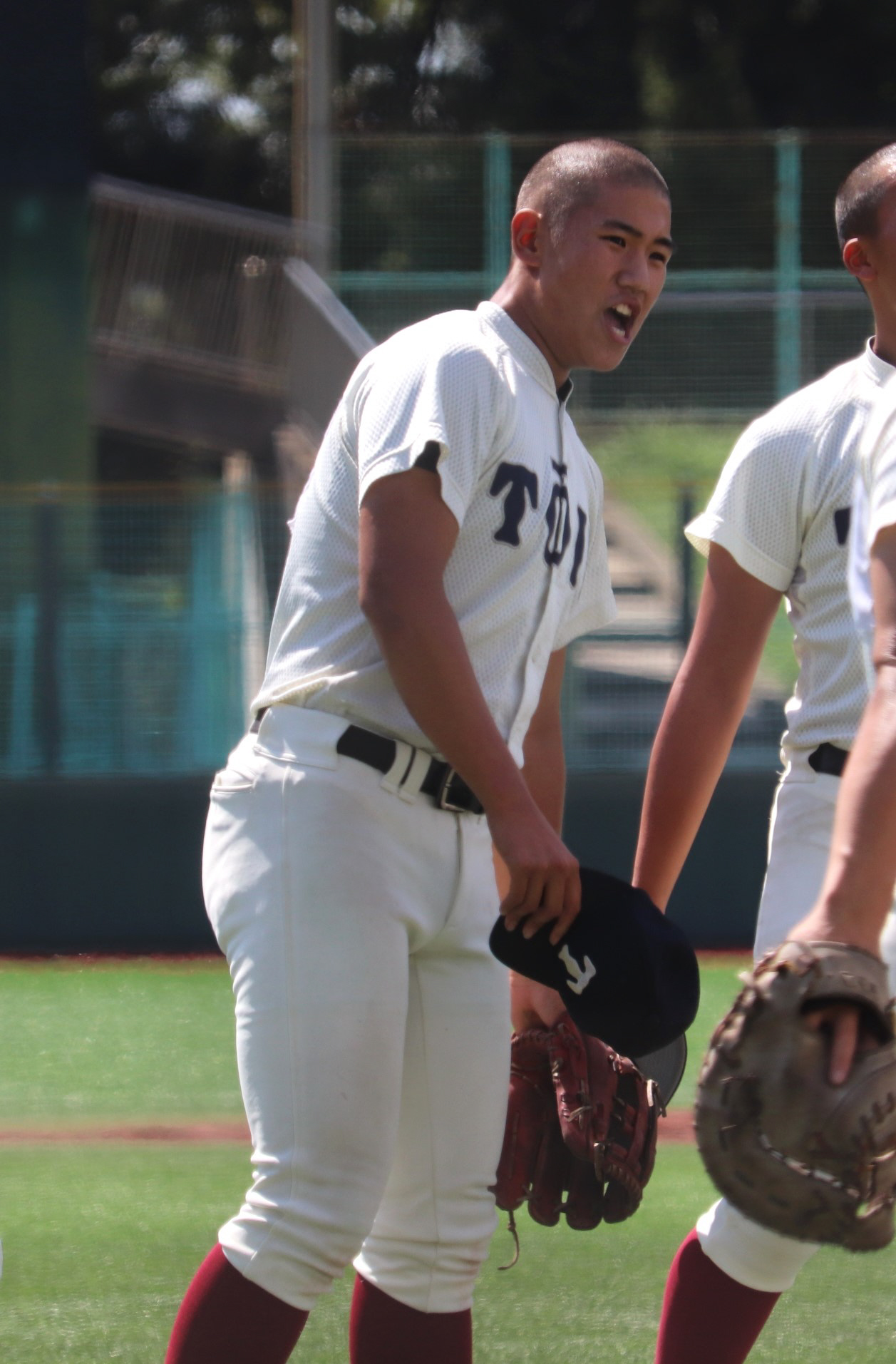 大阪大会5回戦　浪速対大阪桐蔭　試合前ノックに参加する背番号15の1年生、大阪桐蔭・中村（撮影・中島麗）
