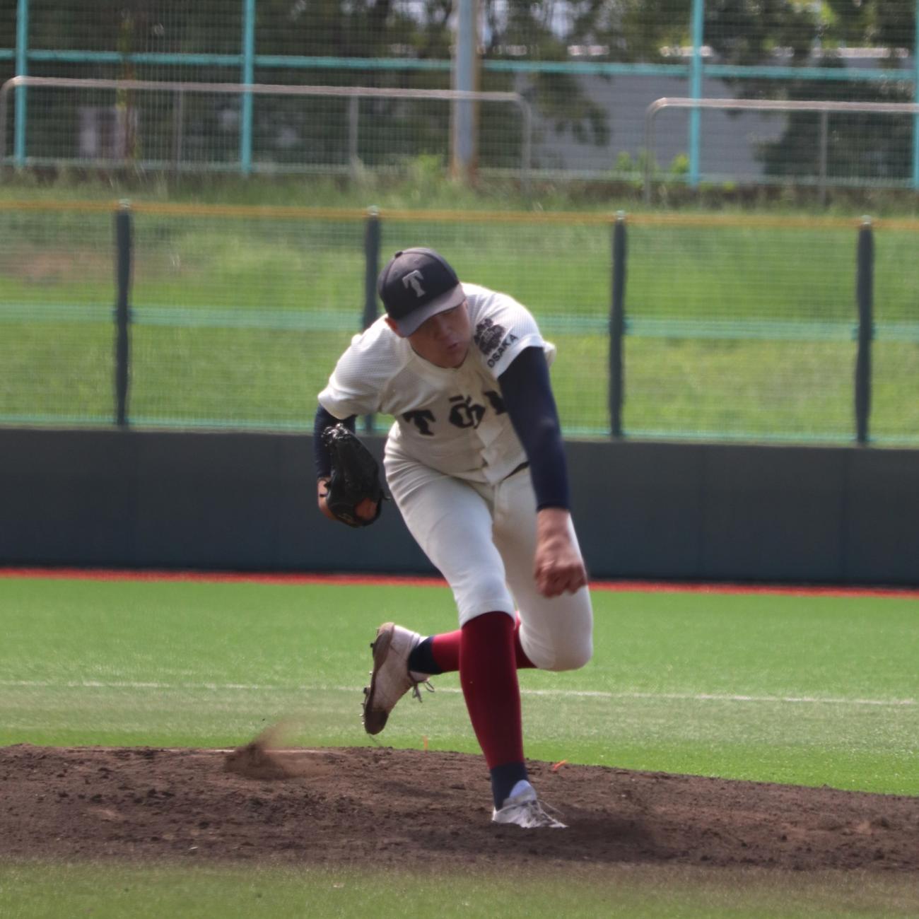 大阪大会5回戦　大阪桐蔭対浪速　先発した、背番号11の1年生の大阪桐蔭・川本（撮影・中島麗）