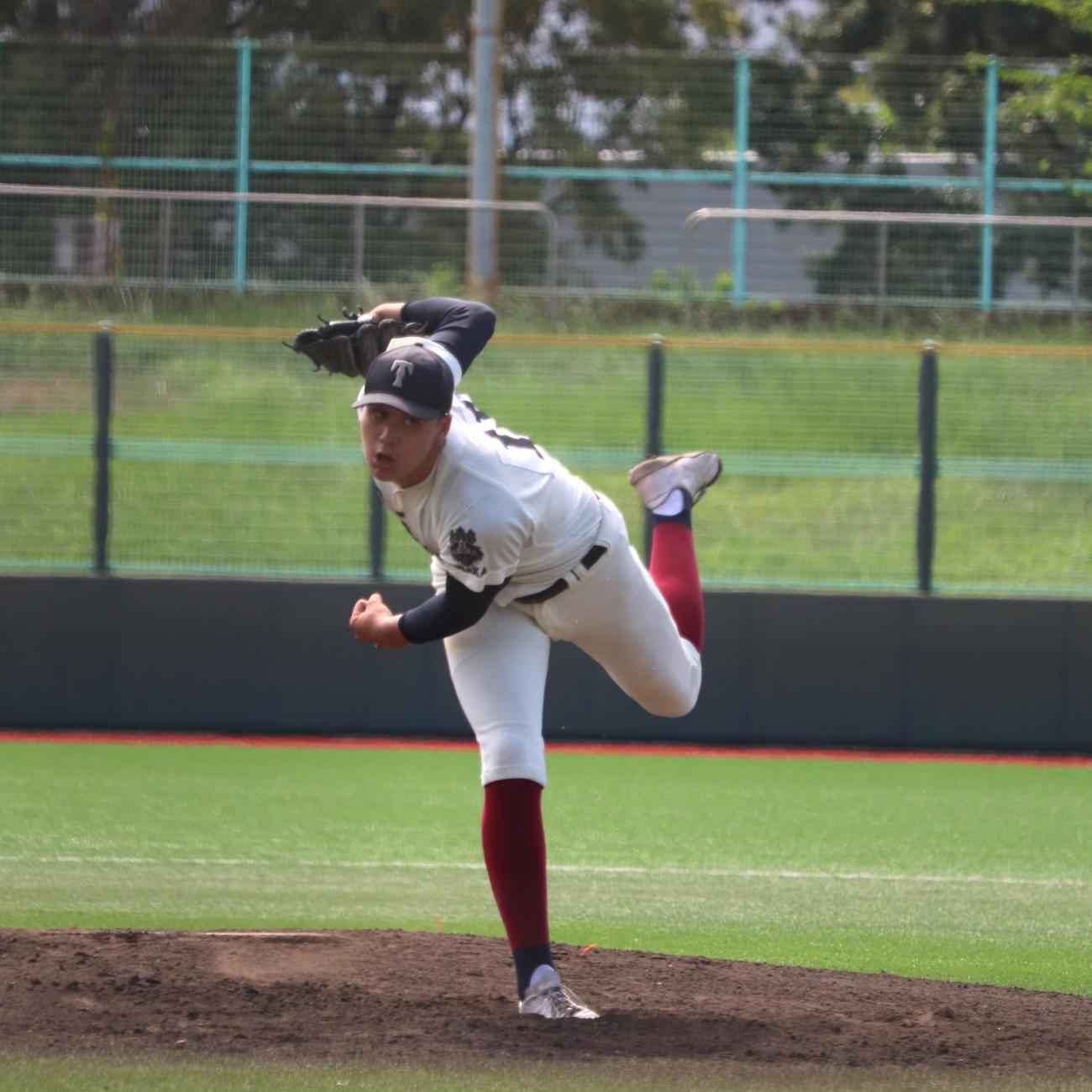 大阪大会5回戦　大阪桐蔭対浪速　先発した、背番号11の1年生の大阪桐蔭・川本（撮影・中島麗）