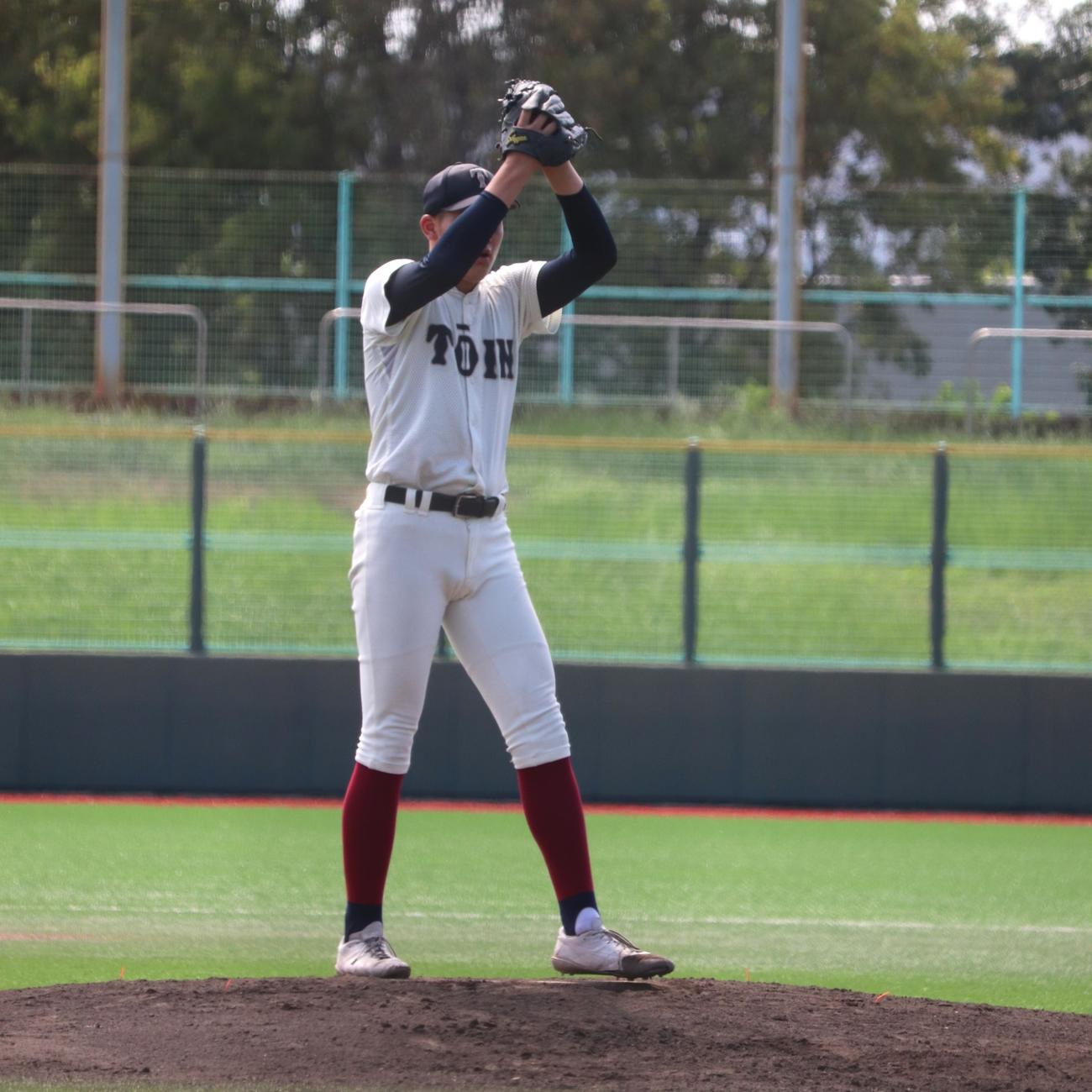 大阪大会5回戦　大阪桐蔭対浪速　先発した、背番号11の1年生の大阪桐蔭・川本（撮影・中島麗）