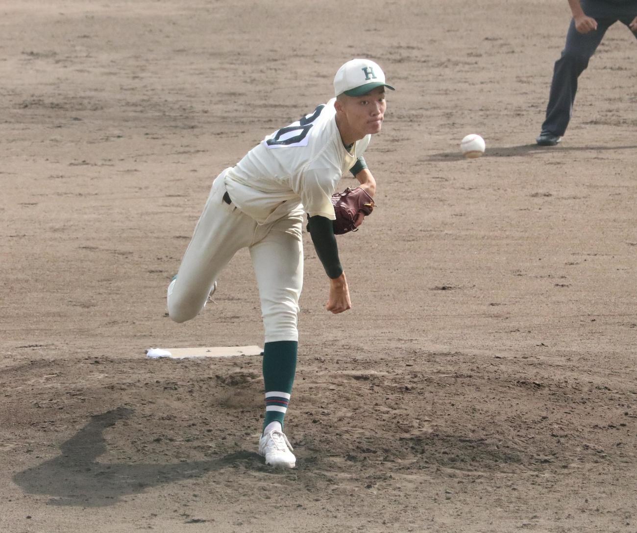 報徳学園対東洋大姫路　報徳学園の江藤が救援で登板する（撮影・林亮佑）
