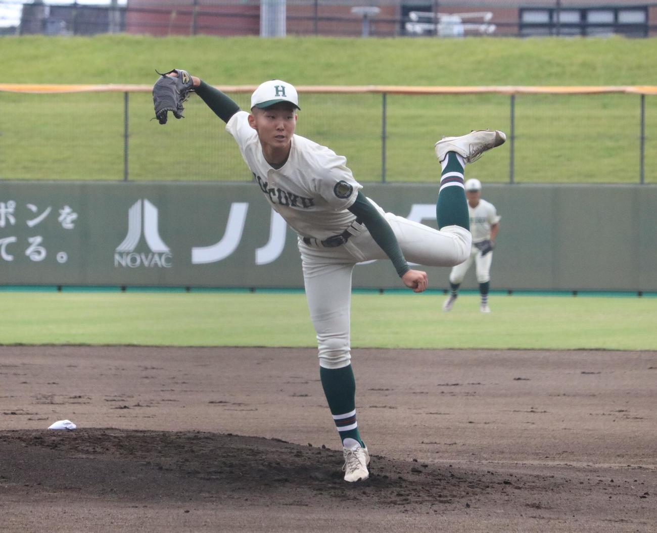 報徳学園対東洋大姫路　報徳学園先発の沢田（撮影・林亮佑）