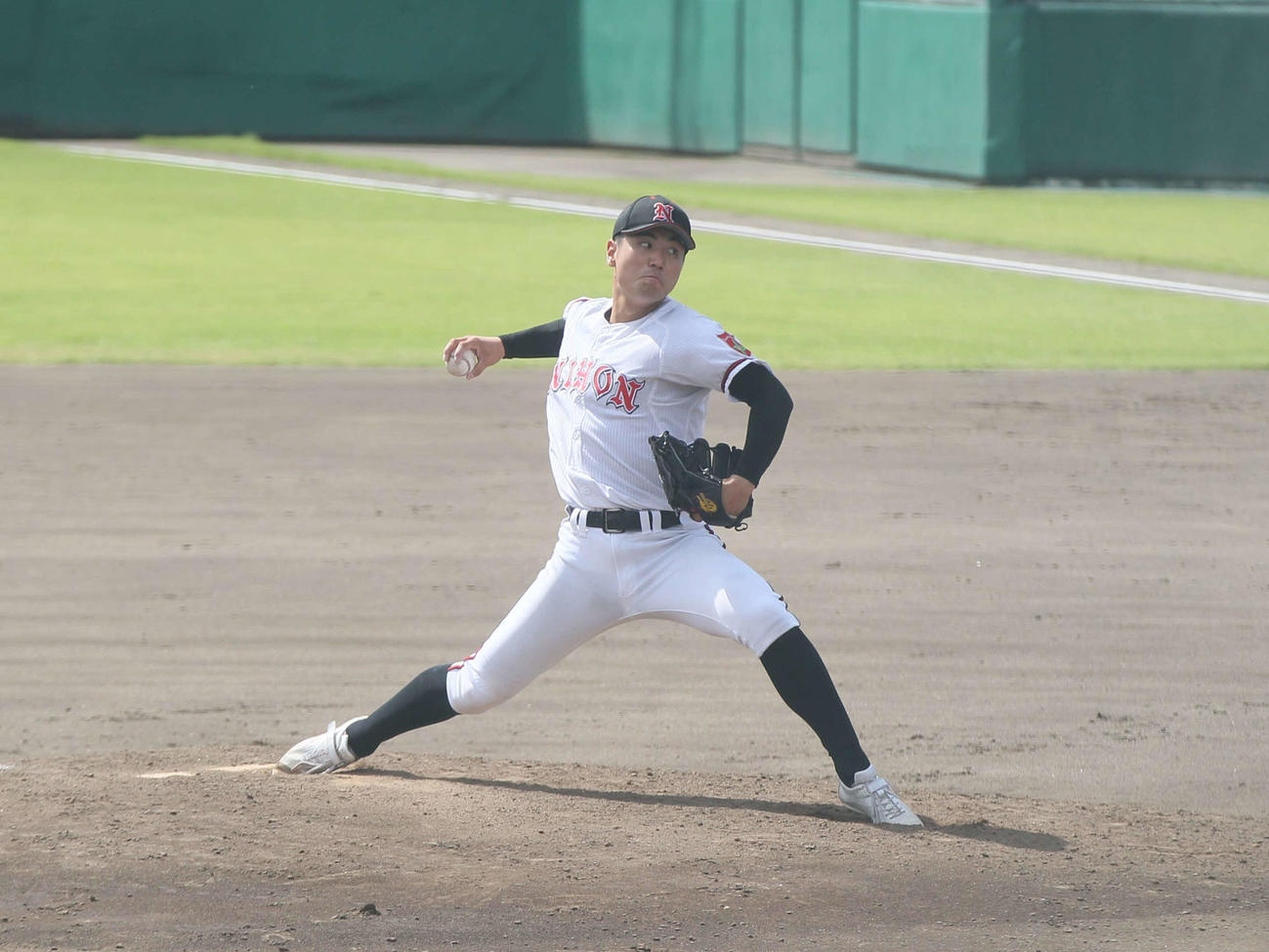 鶴岡東対日大山形　先発のマウンドに上がった日大山形・児玉（撮影・高橋香奈）