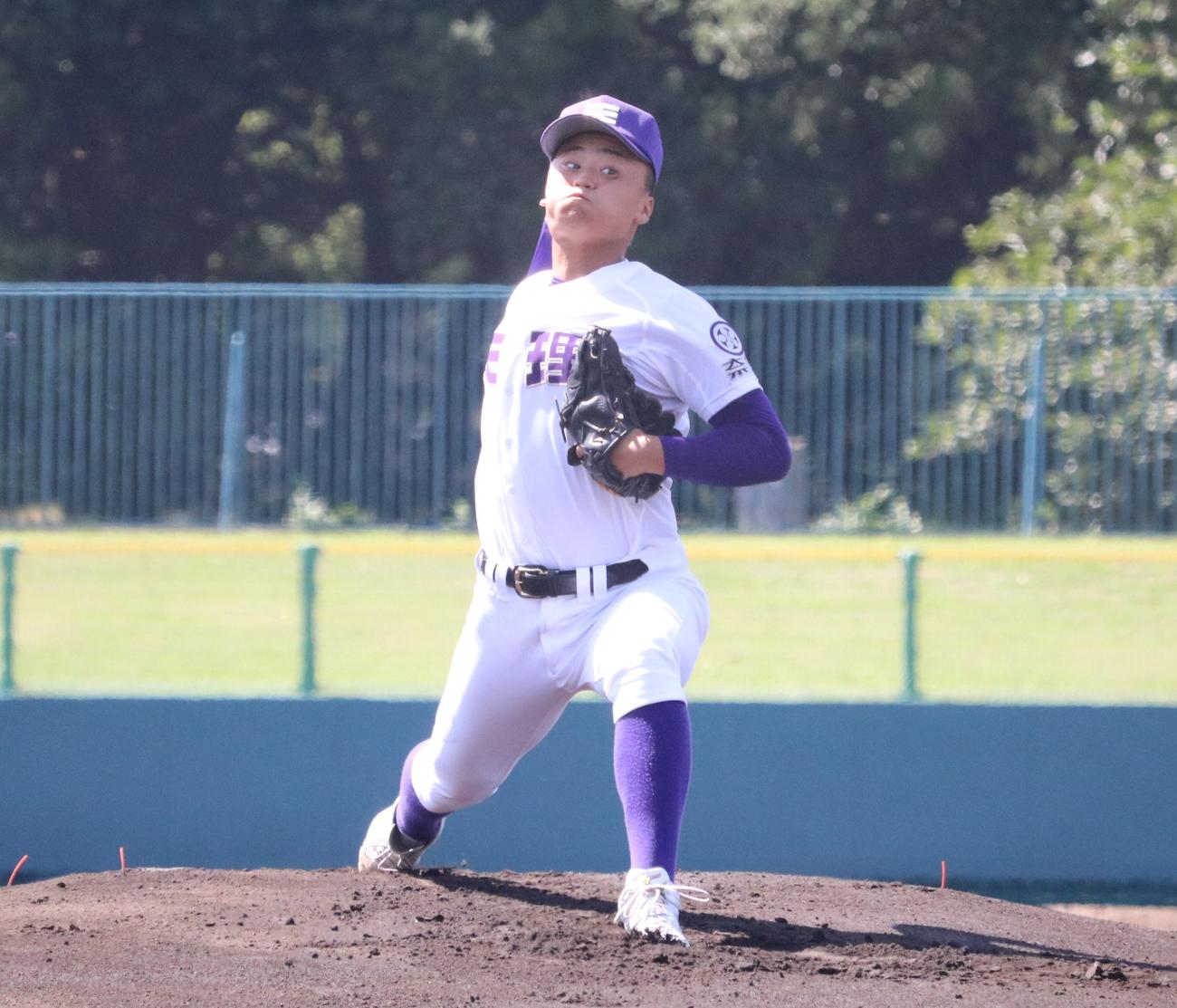 奈良大付対天理　天理先発の長尾（撮影・林亮佑）