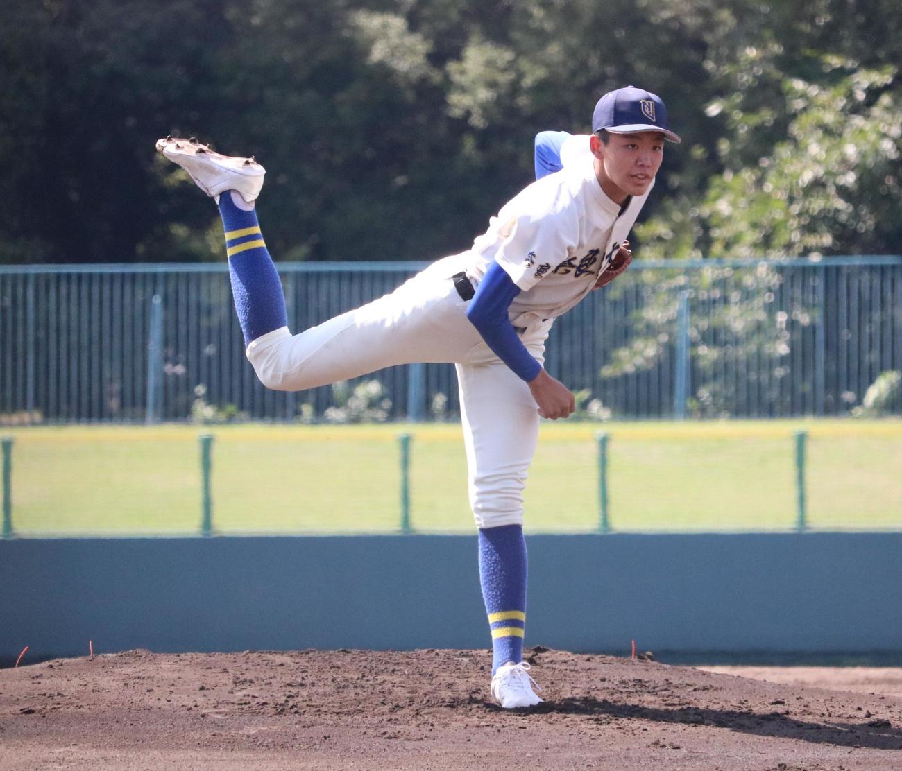 奈良大付対天理　奈良大付先発の新城（撮影・林亮佑）