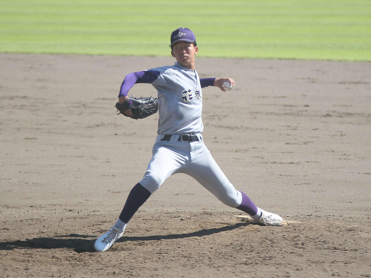 盛岡中央対花巻東　先発のマウンドに上がった花巻東・萬谷（撮影・高橋香奈）