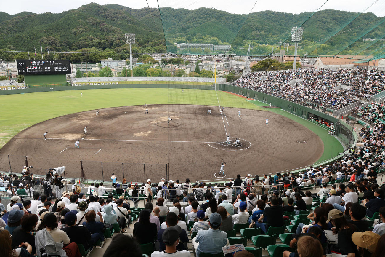第79回国民スポーツ大会・高校硬式野球競技会　山梨学院対尽誠学園が行われるマイネットスタジアム皇子山（撮影・前田充）