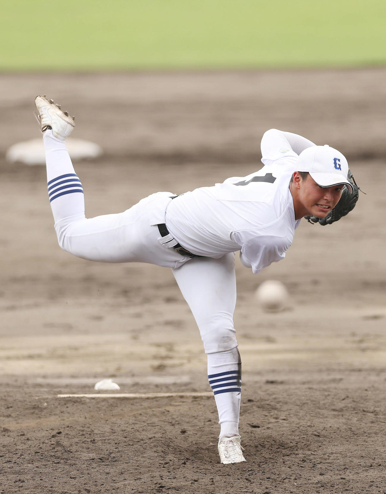沖縄尚学対県岐阜商　力投する県岐阜商先発の柴田（撮影・前田充）