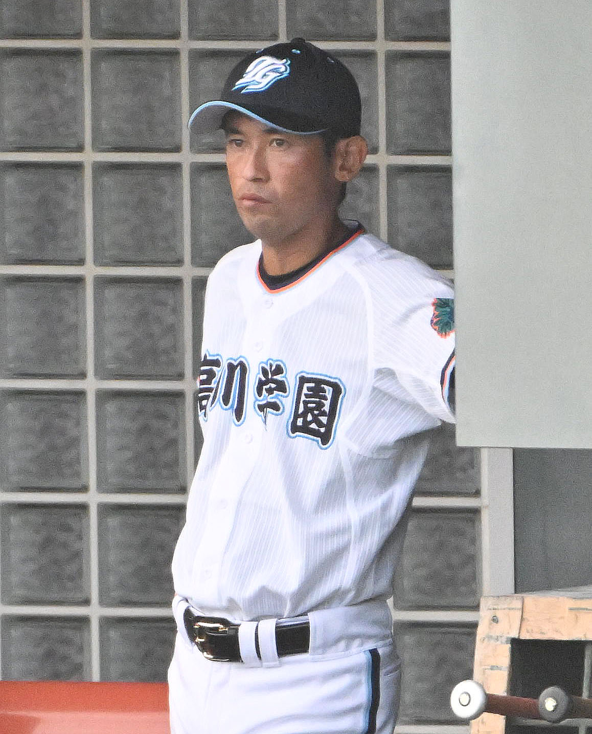 高川学園対綾羽　綾羽戦に挑む高川学園の松本祐一郎監督（撮影・石井愛子）