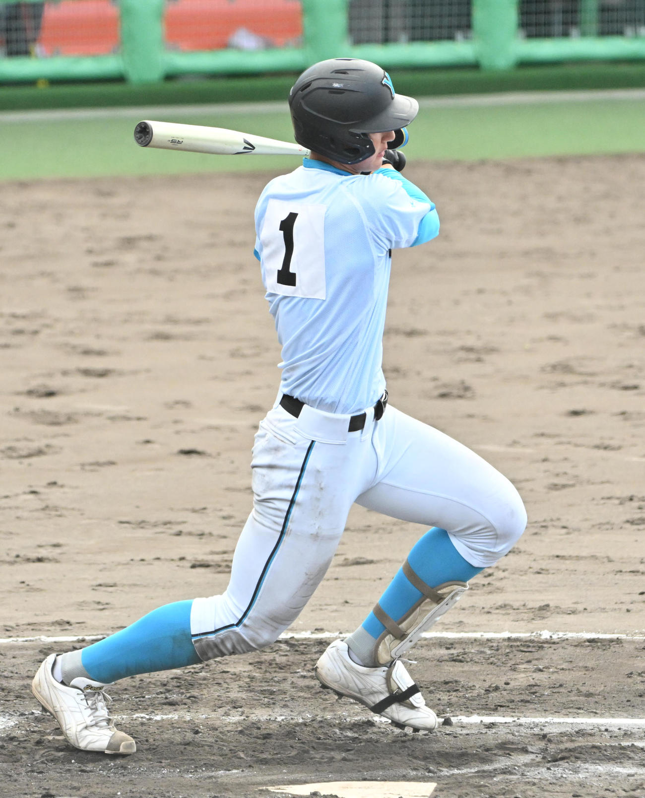 県岐阜商対山梨学院　3回表山梨学院2死三塁、菰田陽生は左適時打を放つ（撮影・石井愛子）