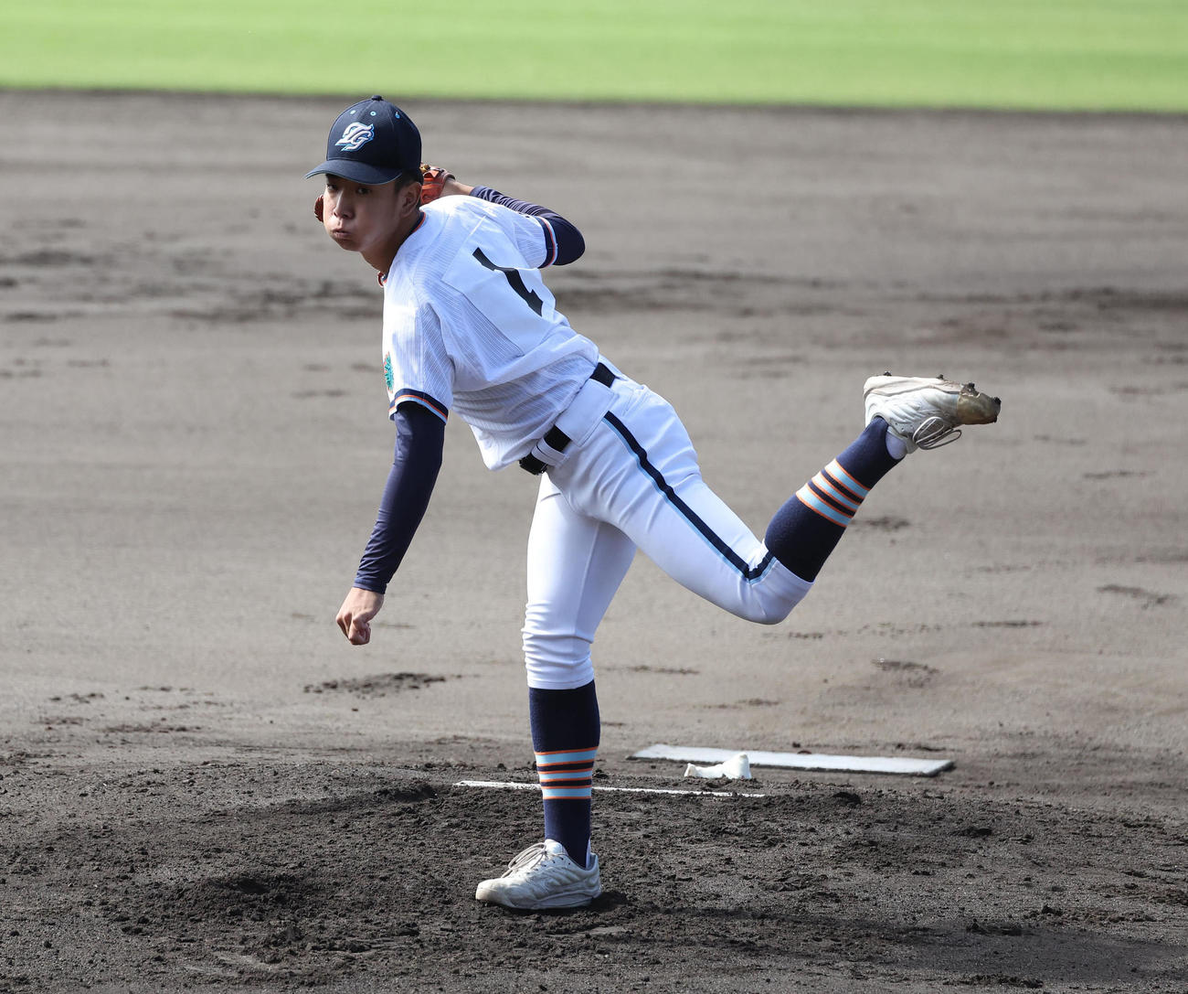高川学園対山梨学院　山梨学院戦に先発する高川学園・松本（撮影・白石智彦）