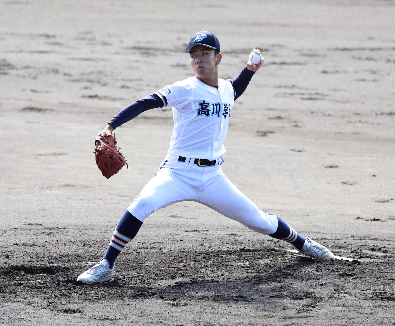 高川学園対山梨学院　山梨学院戦に先発する高川学園・松本（撮影・白石智彦）
