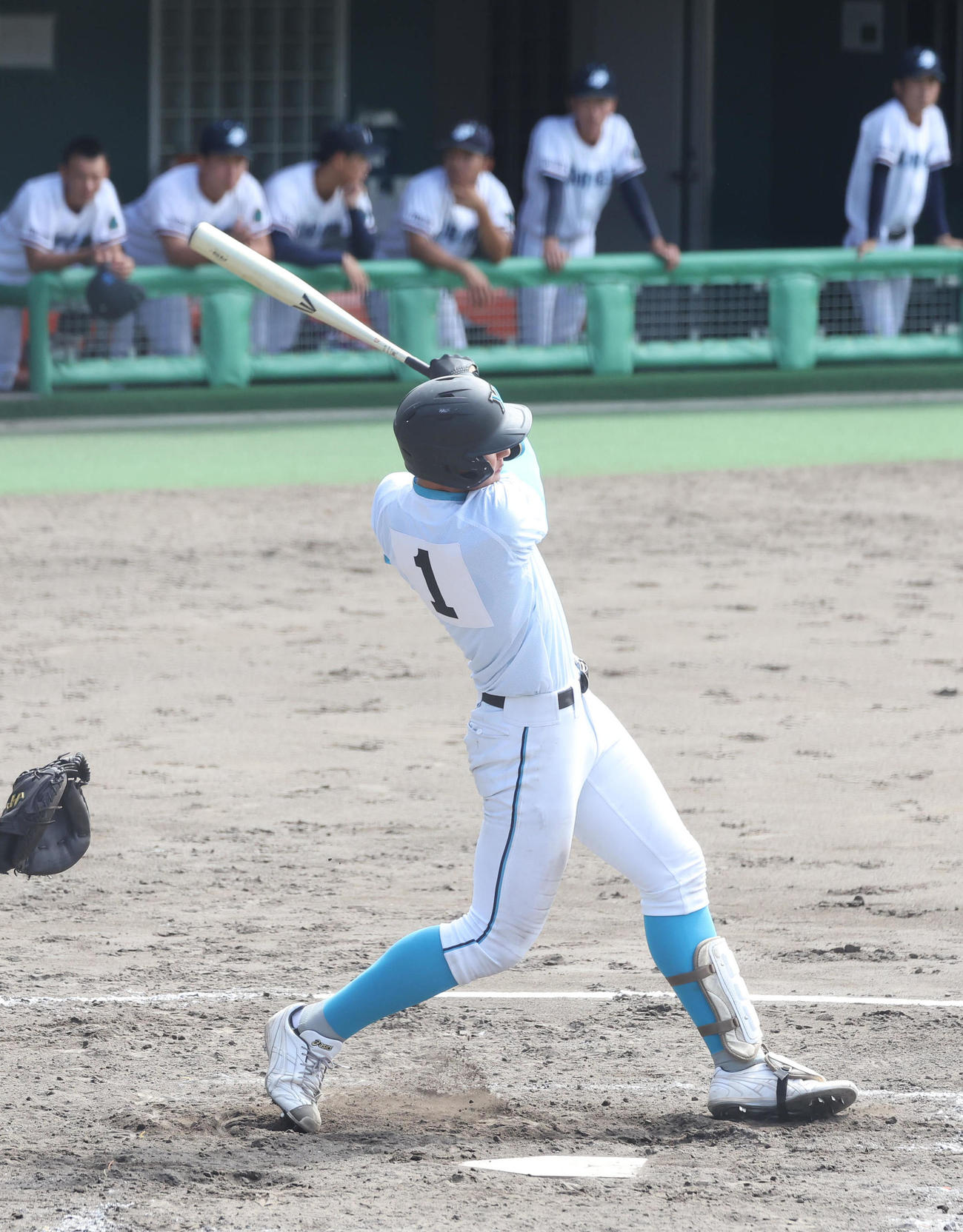 高川学園対山梨学院　5回裏山梨学院2死、菰田は左翼に大飛球を放つ（撮影・白石智彦）