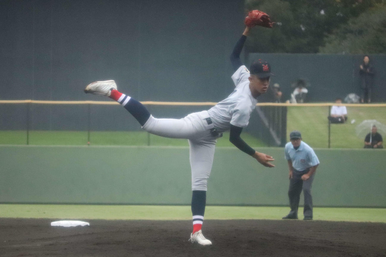 横浜、先発の織田（撮影・保坂淑子）