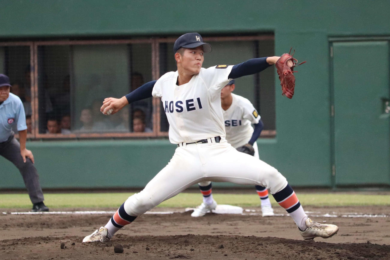 法政二対立花学園　法政二、先発の松田（撮影・保坂淑子）