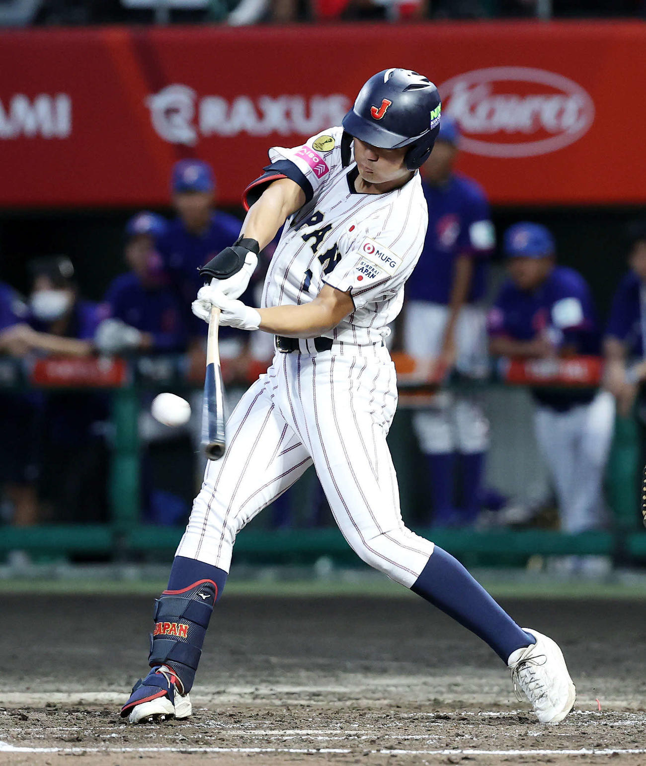 台湾対日本　1回裏日本2死二塁、阿部は左越え適時二塁打を放つ（2025年9月13日撮影）