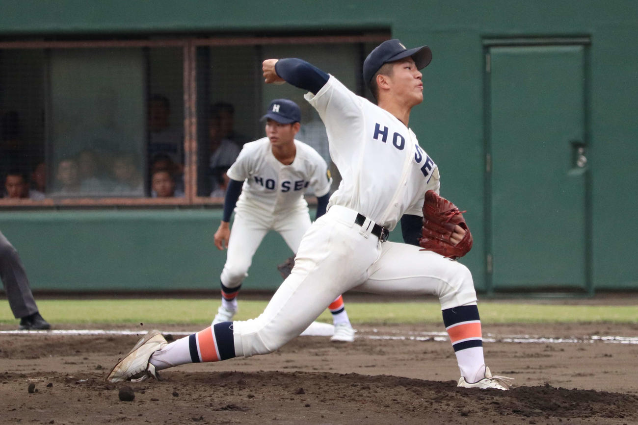法政二対立花学園　法政二、先発の松田（撮影・保坂淑子）