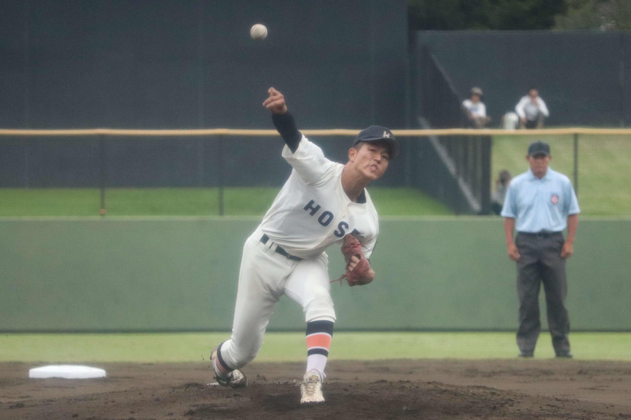 法政二対立花学園　法政二、先発の松田（撮影・保坂淑子）