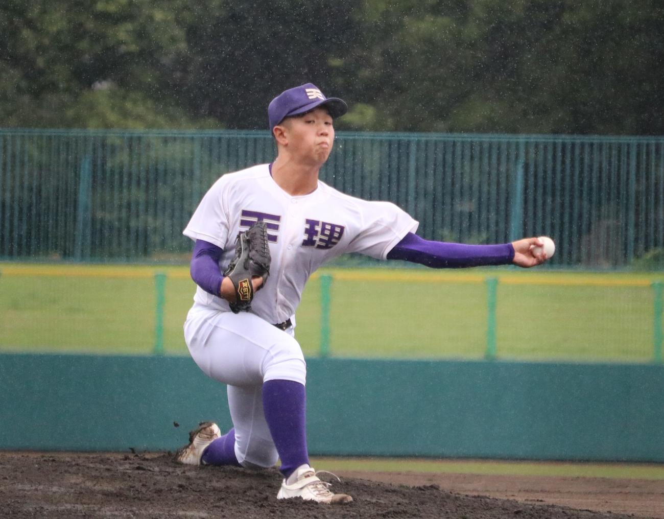 橿原学院対天理　天理の先発橋本（撮影・林亮佑）